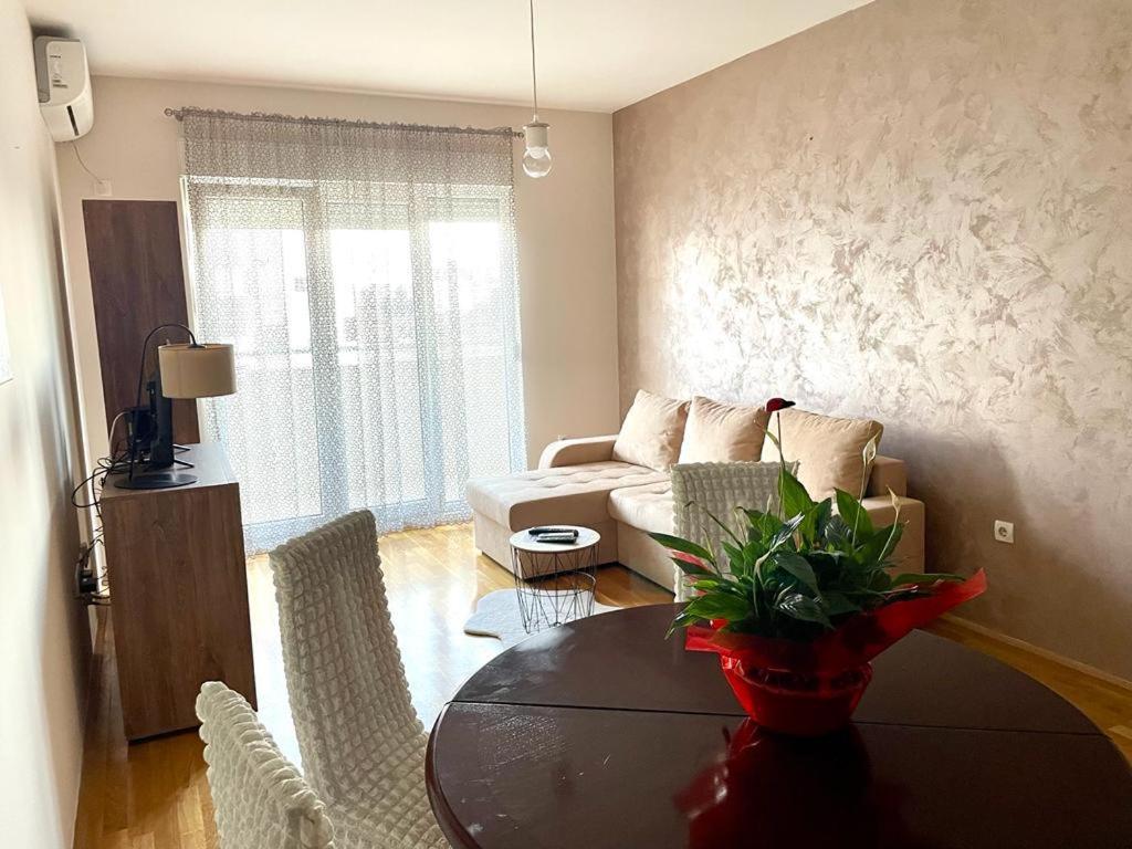 Naki Apartmani Podgorica Esterno foto