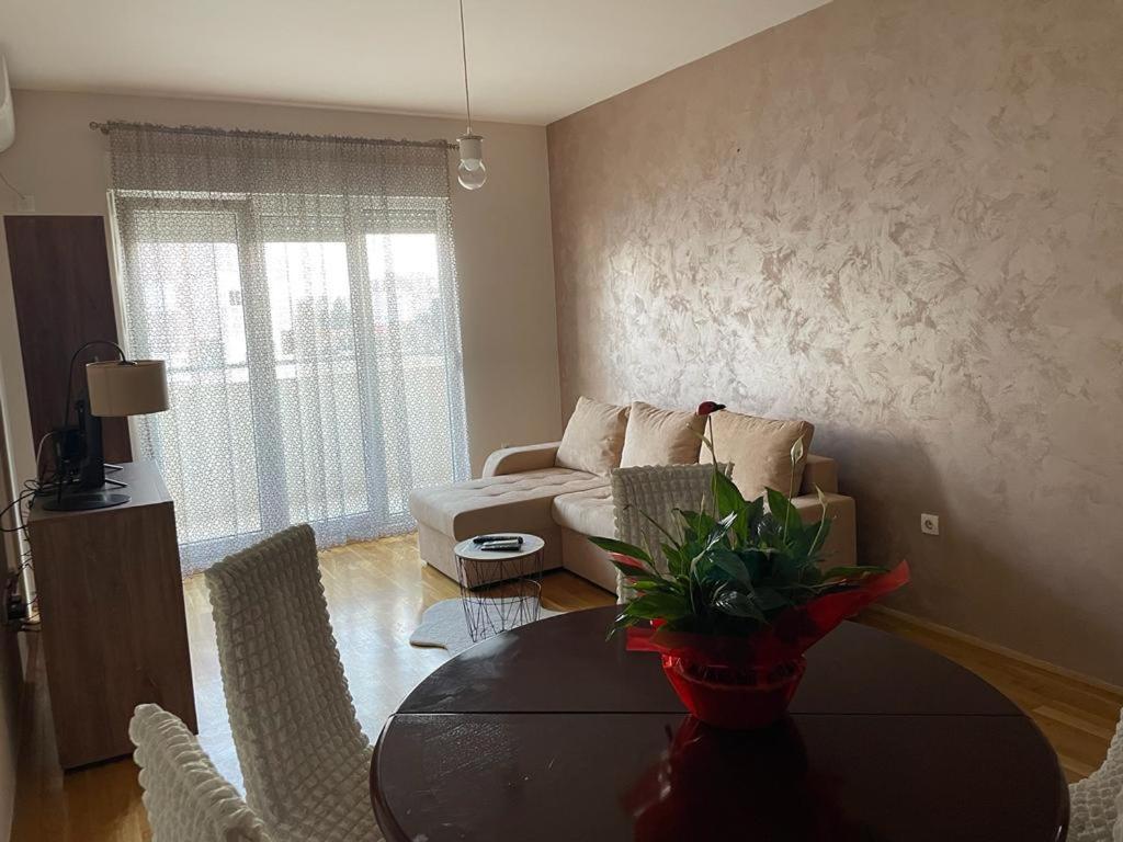 Naki Apartmani Podgorica Esterno foto